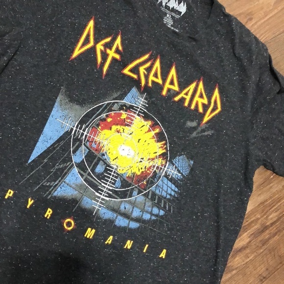 Def Leppard T-shirt - Picture 2 of 7